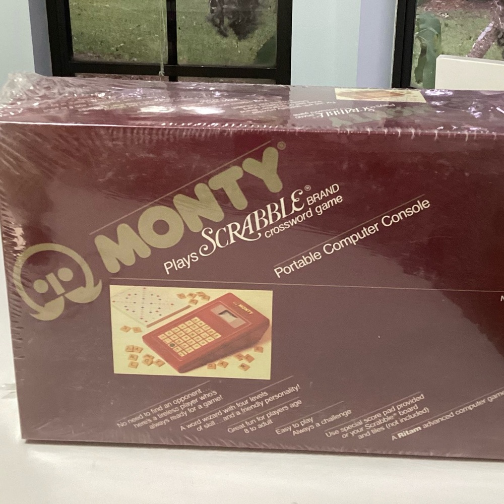 Vintage 1980's New Monty
Plays Scrabble Game
Electronic LCD Ritam Corp